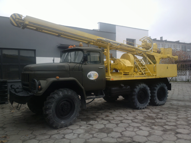 wiertnica na samochodzie ził